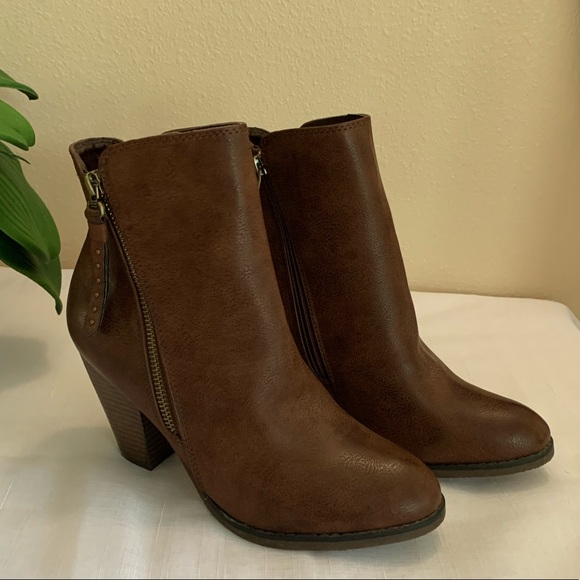 NWOT Nature Breeze Outcast-01
Distressed PU Almond Toe Ankle Boot Size 8.5 - Picture 2 of 8